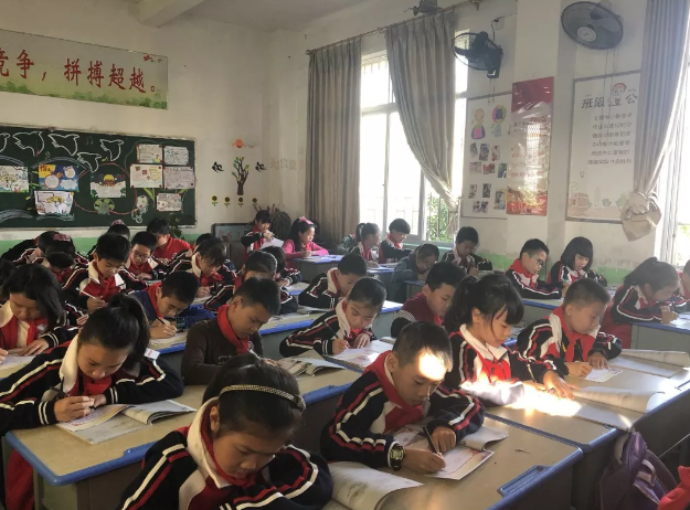 漳港中心小学开展硬笔书法比赛